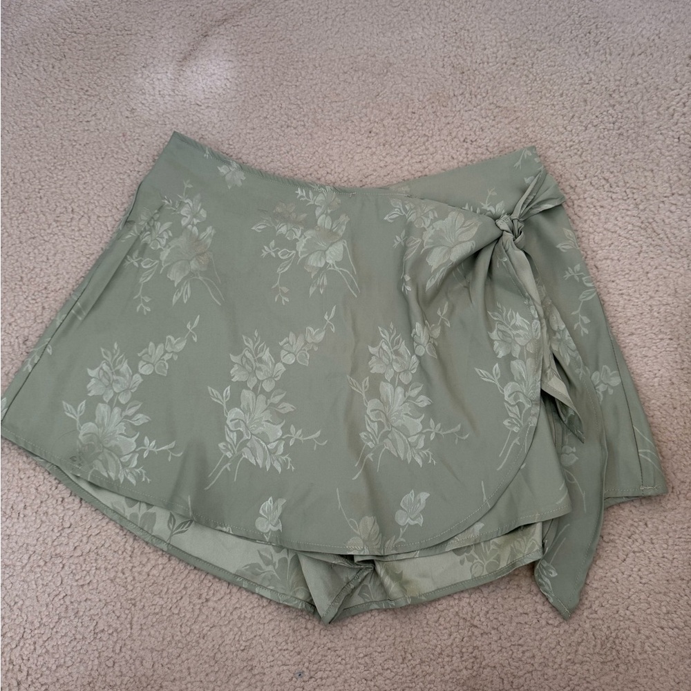 Altar’d State Sage Floral Skort